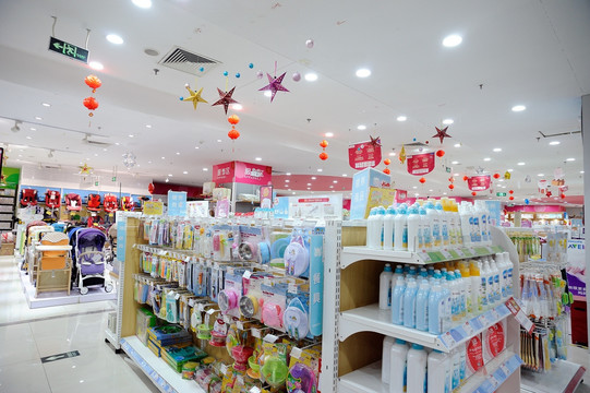 奶粉貨架上的嬰童用品選購(gòu)指南 品質(zhì)與安全的雙重考量